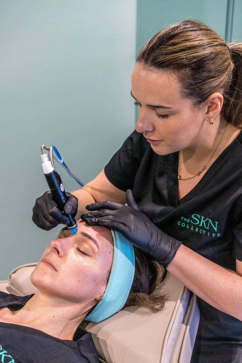 HydraFacial®  + Complimentary Skin Booster