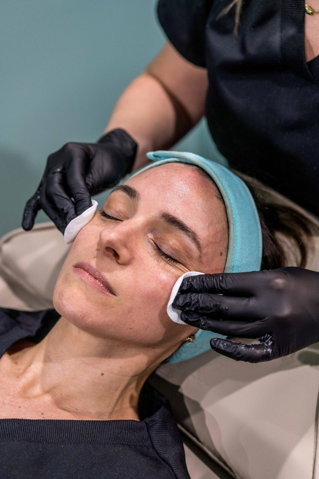 HydraFacial®  + Complimentary Skin Booster