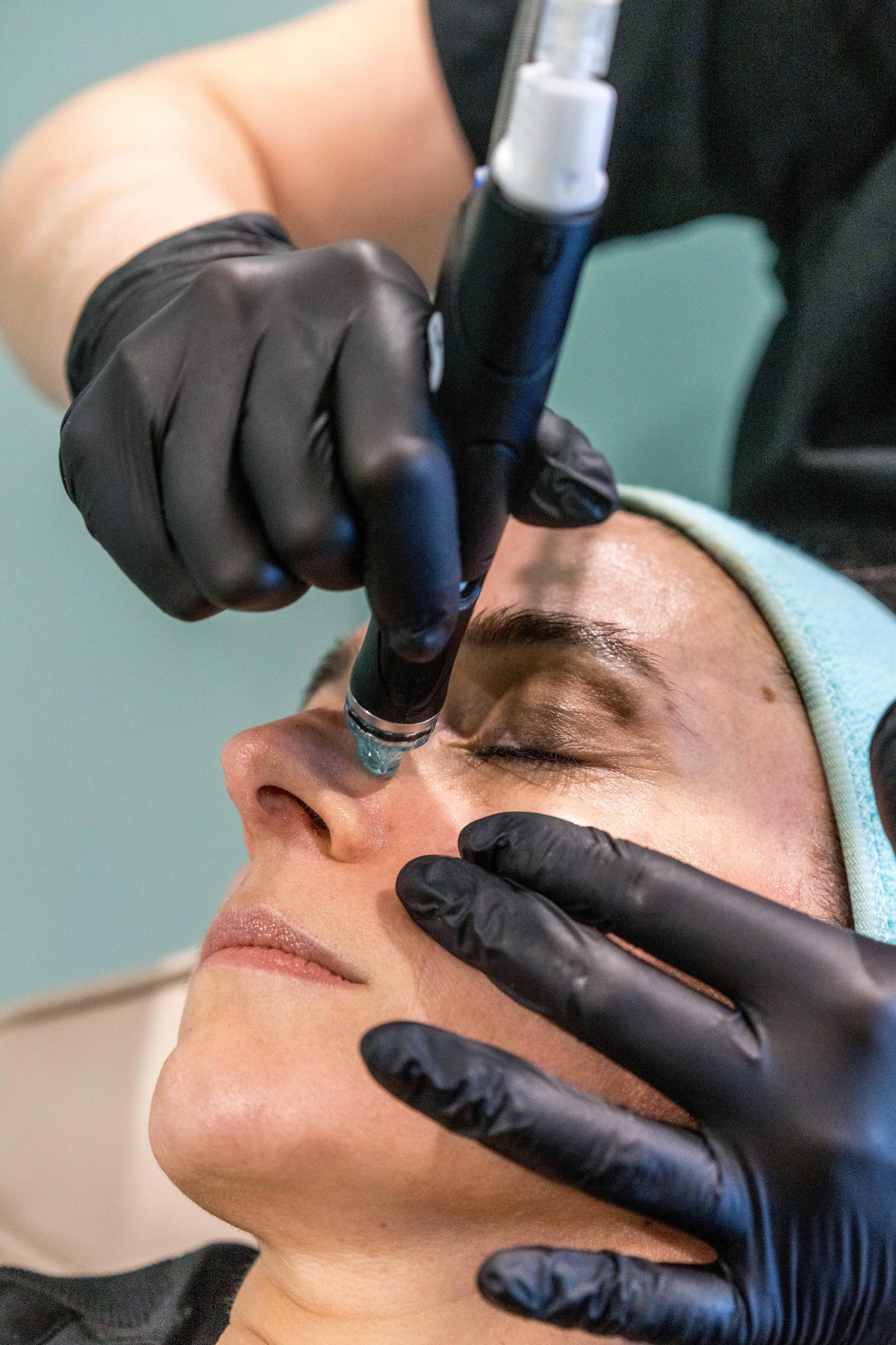 HydraFacial®  + Complimentary Skin Booster