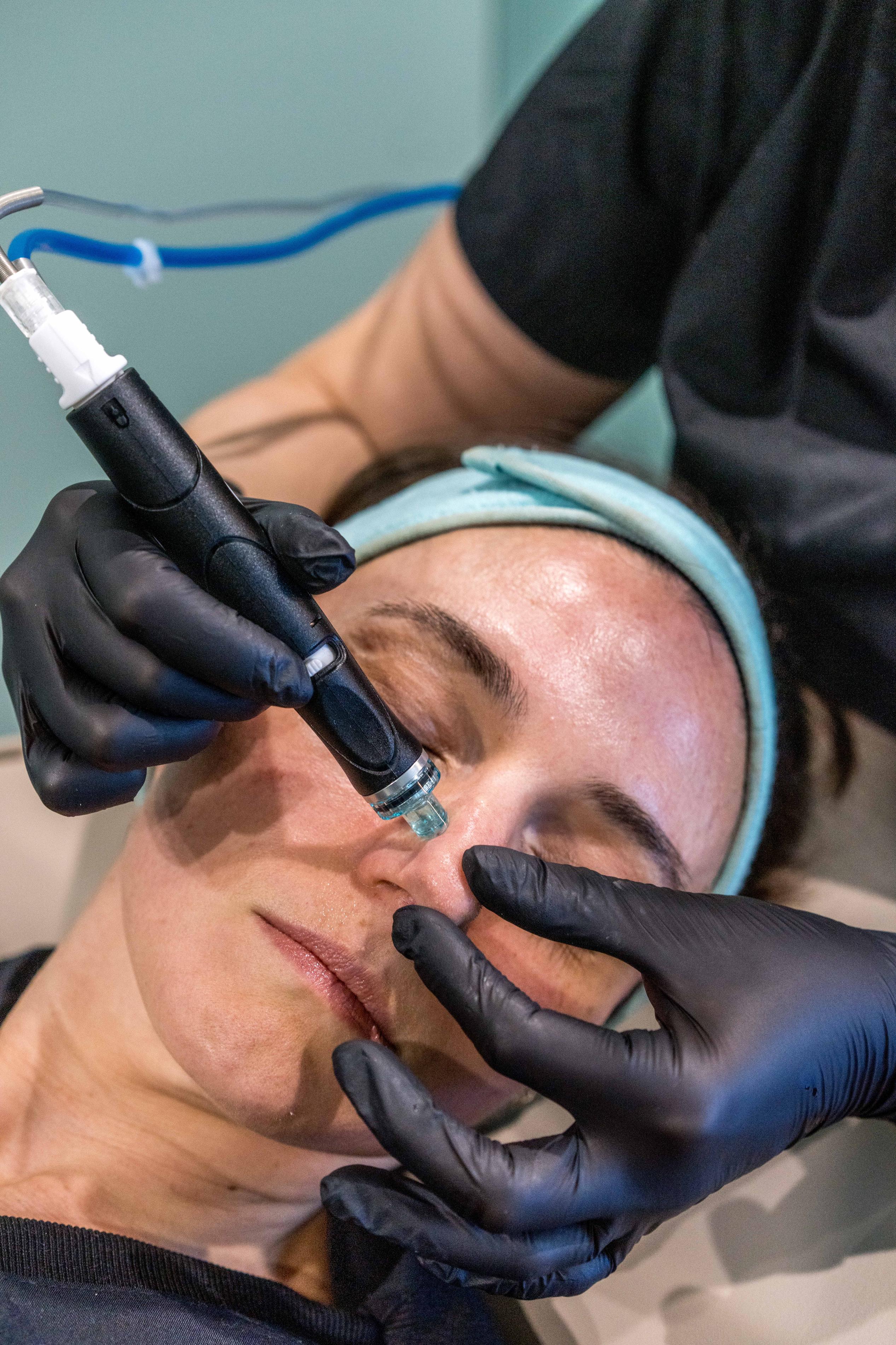 HydraFacial®  + Complimentary Skin Booster